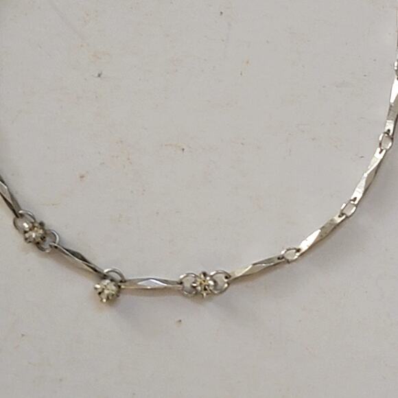 Elegant Silver Tone Necklace With Delicate Textured Links Sparkling Rhinestones - Picture 4 of 10